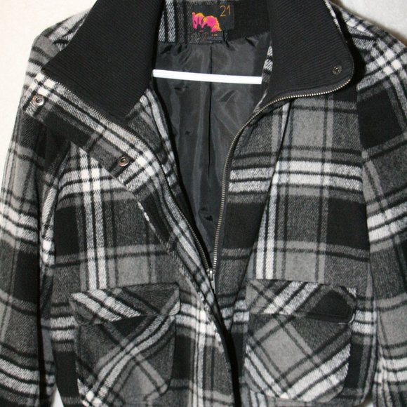 Black & White Plaid Jacket - Picture 4 of 4
